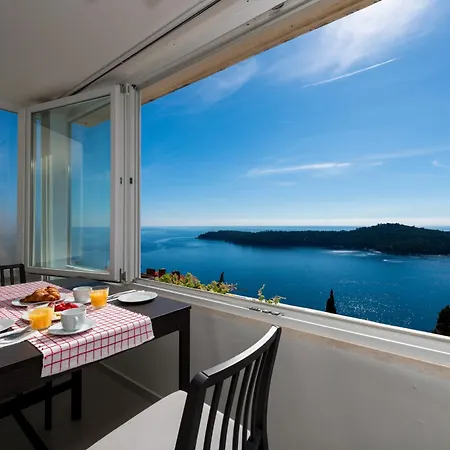 Luka Apartment